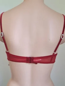 Bügel-BH PEEK-A-BOO Tiffany rot von Sally Jones ouvert mit Seide