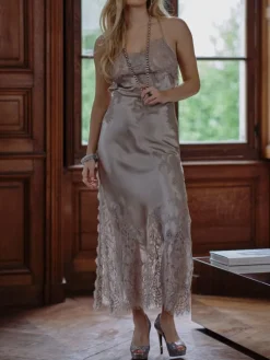 Langes Seidennachthemd VENUS in kieselgrau von Marjolaine