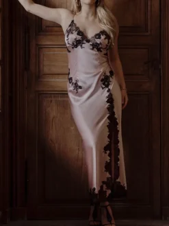 Langes Stretchseidennachthemd VELVET mit Spitze von Marjolaine