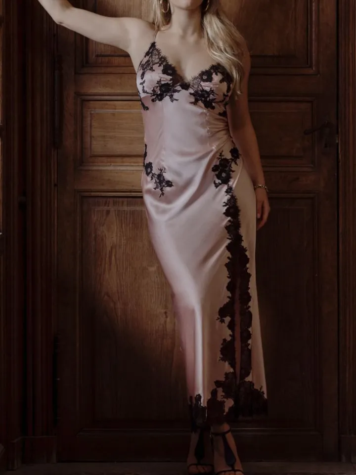 Langes Stretchseidennachthemd VELVET mit Spitze von Marjolaine