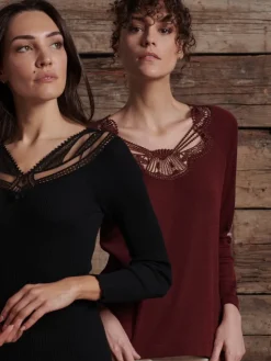 Merino Wolle-Seide LANGARMSHIRT bordeaux mit Makramee Spitze von Oscalito