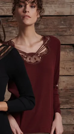 Merino Wolle-Seide LANGARMSHIRT bordeaux mit Makramee Spitze von Oscalito