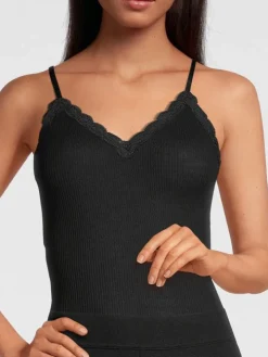 Merinowolle-Seide Spaghettiträger Unterhemd gerippt mit Calais Spitze von Oscalito