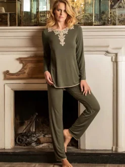 Modal Pyjama CHARLOTTE in olivgrün von Imec