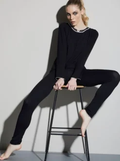 Modal Schlafanzug WKND No. 2 schwarz-puder von Verdiani