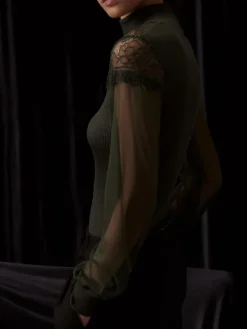 Moosgrünes Wolle-Seide Rippjersey LANGARMSHIRT mit Tüllärmeln von Oscalito