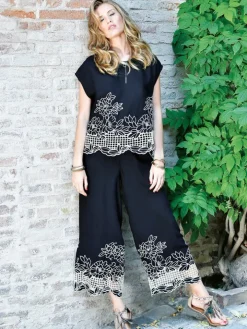 Resortwear Anzug mit Hohlsaum-Stickerei NERO von Chiara Fiorini