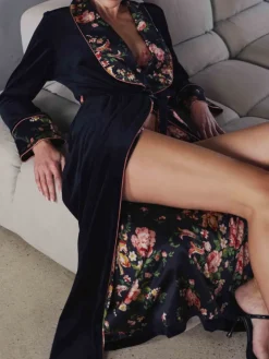 Samt Morgenmantel BERNADETTE schwarz mit Seide von Marjolaine