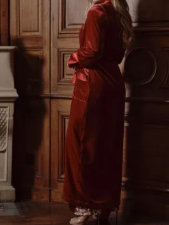 Samt Morgenmantel VELVET in burgunderrot von Marjolaine