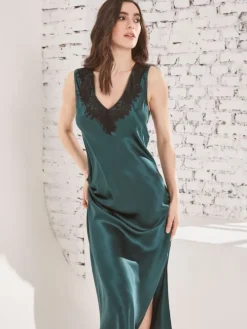 Seide Nachtkleid LEONA mit Spitze von Vivis