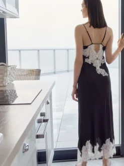 Seiden-Neglige lang MAILIN No. 2 Satin mit Spitze von GATTINA