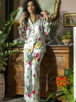 Seidenpyjama OMERINE Blumenmuster von Marjolaine