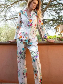 Seidenpyjama OMERINE Blumenmuster von Marjolaine