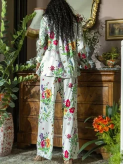 Seidenpyjama OMERINE Blumenmuster von Marjolaine