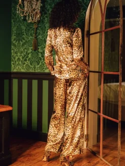 Seidenpyjama PANTHERE Leopardmuster von Marjolaine