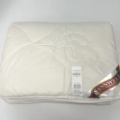 Vierjahreszeiten-Bettdecke mit Schafwolle von Sannwell