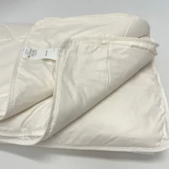 Vierjahreszeiten-Bettdecke mit Schafwolle von Sannwell