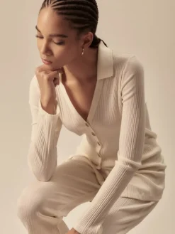 Wolle-Seide CARDIGAN mit Polo-Kragen in champagner von Oscalito