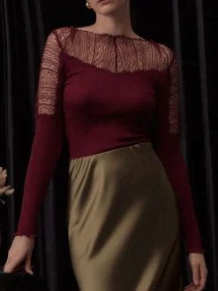 Wolle-Seide LANGARMSHIRT gerippt weinrot mit Spitze von Oscalito