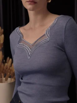 Wolle-Seide Langarm-Shirt jeansblau mit Spitze von Oscalito